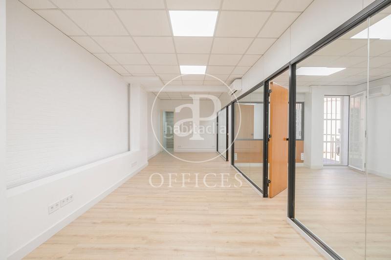 Foto 6bdacc90-c999-4a70-9b6e-b00389938b3d. Oficina amb calefacció a Putget - Farró Barcelona