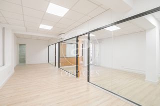 Office space  Carrer de camps i fabrés. Oficina en venta en sarriàsant gervasi