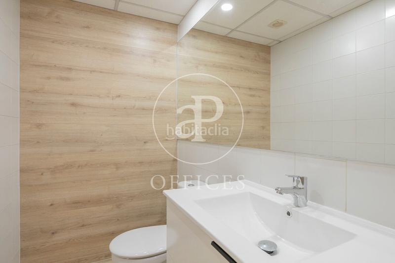 Foto b71ce055-ed53-4189-b68c-82128672147a. Oficina amb calefacció a Putget - Farró Barcelona