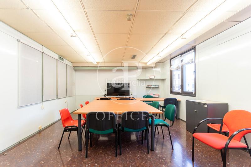 Foto d47b25b2-9e36-42f9-acf4-20e58b92b331. Oficina  en venta en calle aragón, eixample esquerra en Barcelona