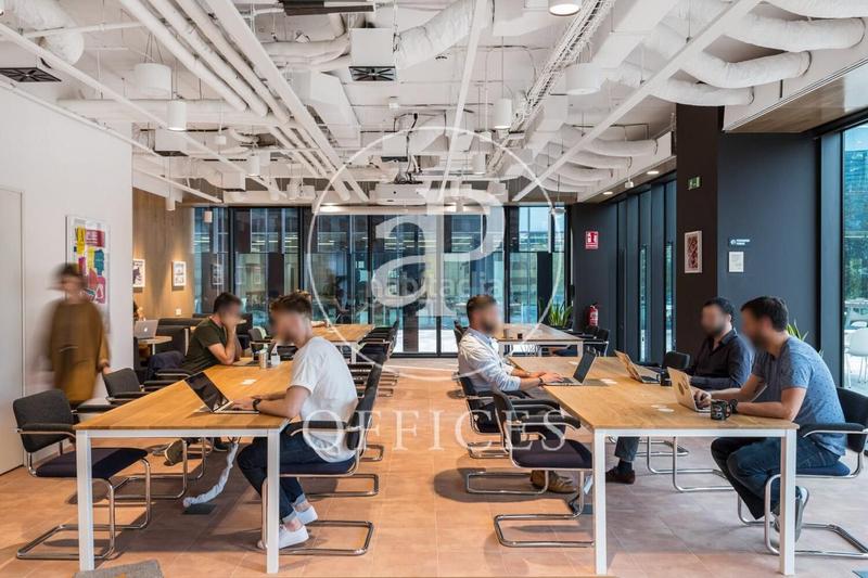 Foto 703ffbb7-13e3-4d11-8ba2-de8360dff3ab. Alquiler oficina coworking en alquiler en calle pallars en Barcelona