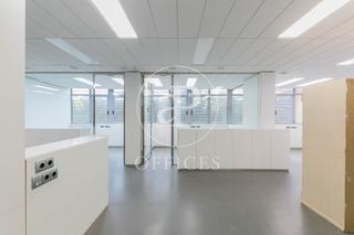 Rent Office space  Carrer de balmes. Oficina en alquiler en calle balmes