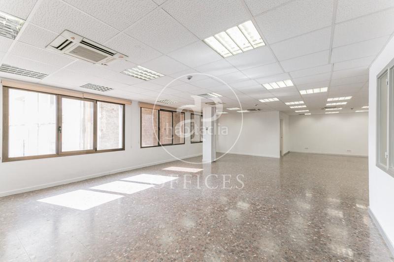 Foto 34ebd46e-b167-49c1-9d89-ad4b917e526e. Alquiler oficina  en alquiler en travessera de gràcia en Barcelona