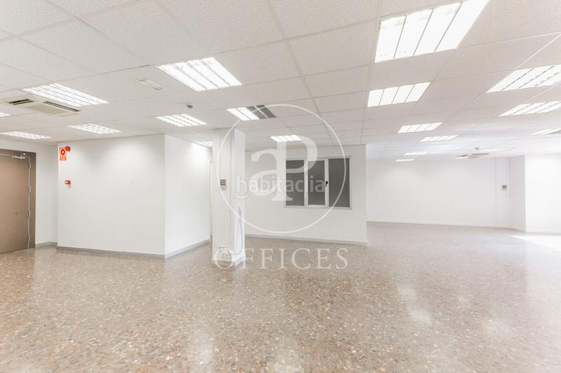 Foto bf360b0e-e062-41f9-bad5-8bb2dd9ad29e. Alquiler oficina  en alquiler en travessera de gràcia en Barcelona