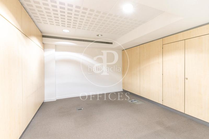 Foto 5cf9891f-90cc-4bd0-8691-19dd7c4fbdf4. Alquiler oficina  en alquiler en calle mestre nicolau en Barcelona