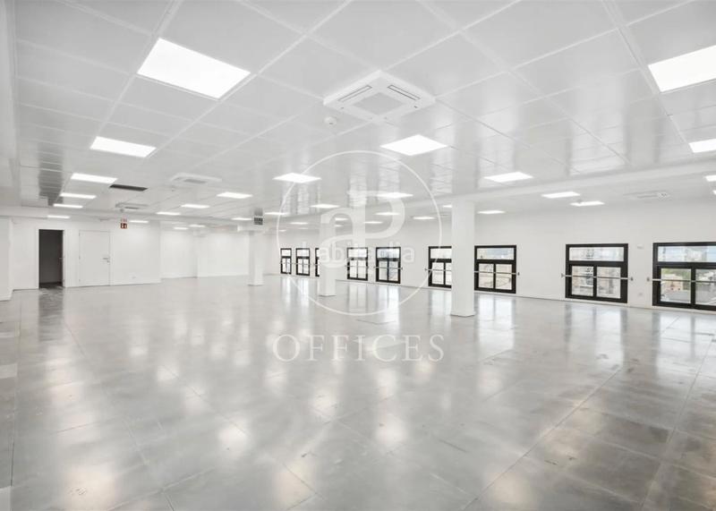 Foto f1665aa0-c3fc-4df4-a0f1-90522a9bc132. Rent office space with heating in Gòtic Barcelona