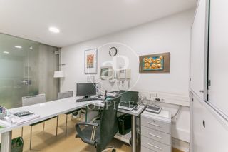 Büro  Carrer de casanova. Oficina  local en venta en carrer de casanova