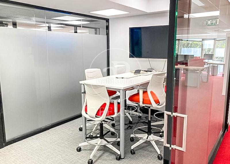 Foto 03c08f2d-388a-4e7e-bbe8-ea94c5fa8c72. Rent office space with heating in Sant Antoni Barcelona