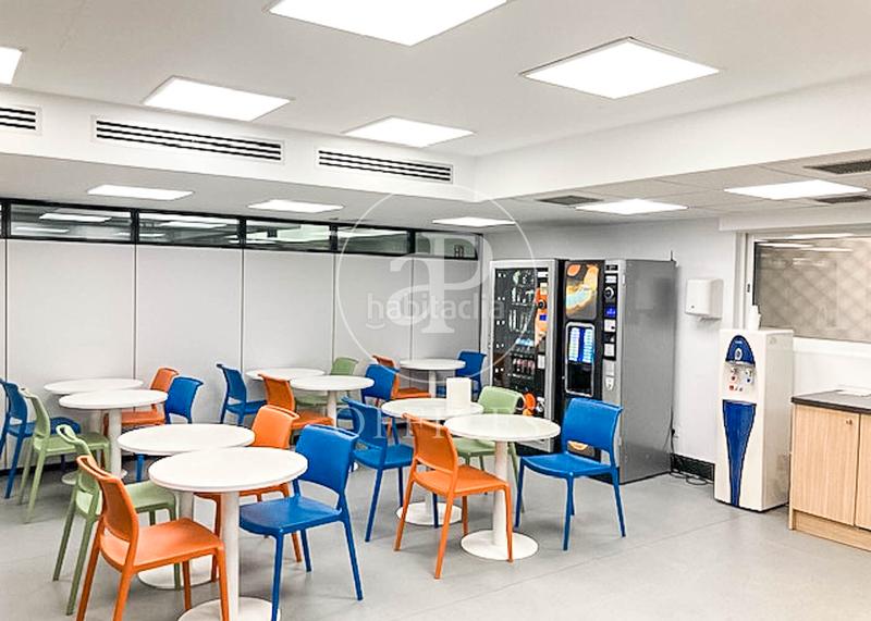 Foto b3bff442-6c50-4840-b98a-62beea62d0d4. Rent office space with heating in Sant Antoni Barcelona