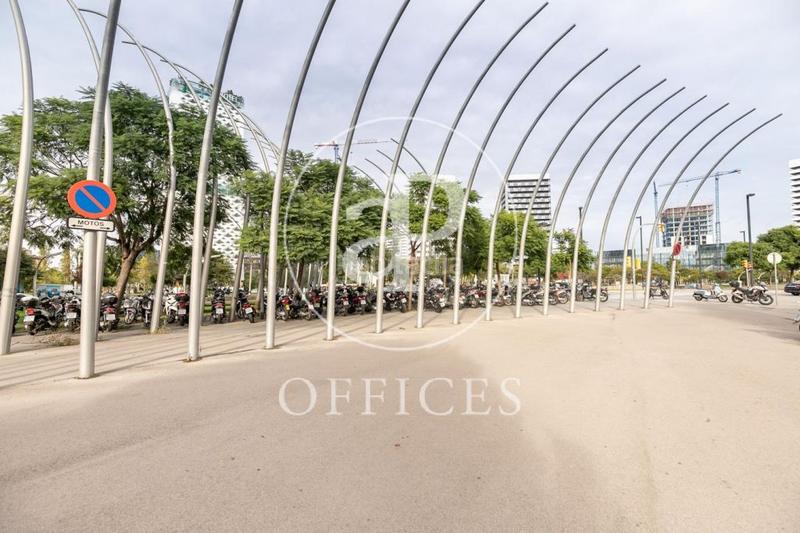 Foto e9b6dce5-af72-444e-b1ec-66cbc1c18b8b. Miete büro mit heizung in Barri de les Corts Barcelona