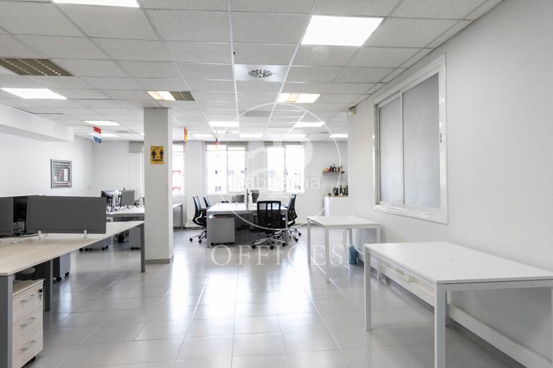 Foto eb1e019d-4960-403a-b84c-2e810c296630. Miete büro mit heizung in La Nova Esquerra de l´Eixample Barcelona