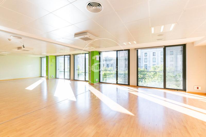 Foto c88ea529-c2a5-4e6f-b738-0e8dd2300a9a. Miete büro in Dreta de l´Eixample Barcelona