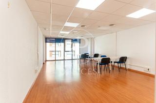 Rent Office space  Carrer de la diputació. Oficina en alquiler en diputación