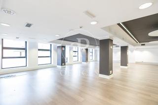 Rent Office space  Carrer de calàbria. Oficina en alquiler cerca de sants estación