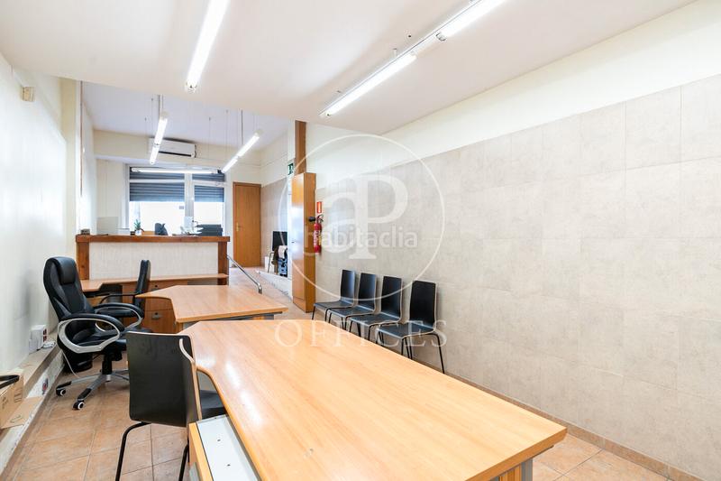 Foto 38169d98-9dca-458c-9a40-8351082231f8. Lloguer oficina amb calefacció a Raval Barcelona