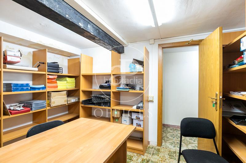 Foto 9a24d513-ffc6-462b-998c-833bafaaf02f. Lloguer oficina amb calefacció a Raval Barcelona