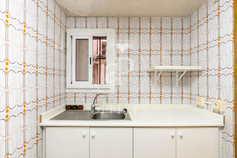 Foto 9bc23443-dcc1-4674-9a72-6df0a82073b3. Lloguer oficina amb calefacció a Raval Barcelona