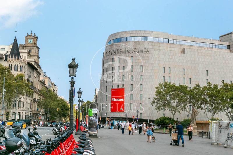Foto 7792b192-2759-4139-8133-8d4736b388c7. Alquiler oficina s en alquiler junto a plaza catalunya en Barcelona