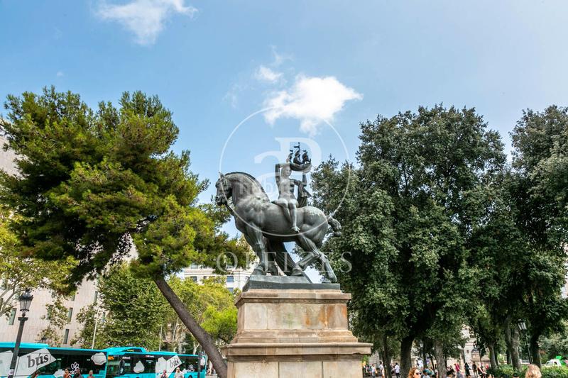 Foto cbb89dd6-0f1b-4e22-af29-fe00dfda5c84. Alquiler oficina s en alquiler junto a plaza catalunya en Barcelona