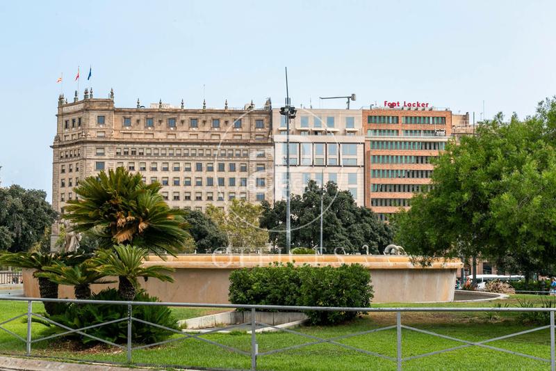 Foto cdf1bb45-3e2c-468e-b362-ea65aa4b710c. Alquiler oficina s en alquiler junto a plaza catalunya en Barcelona