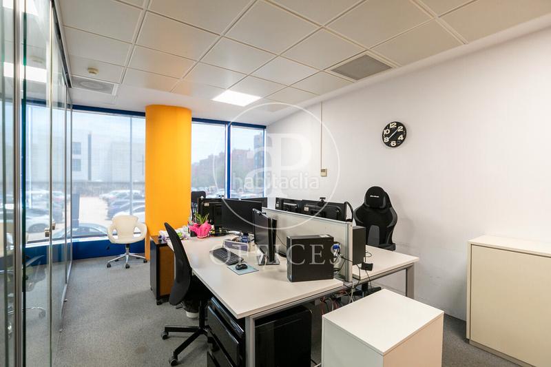 Foto b3c96573-526f-4018-846d-8ee8684dc52b. Rent office space with heating in Montigalà Badalona