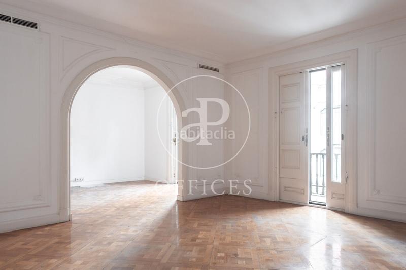 Foto d8cdb969-45b3-4a88-ba23-cbcfa403129d. Miete büro mit heizung in Gòtic Barcelona