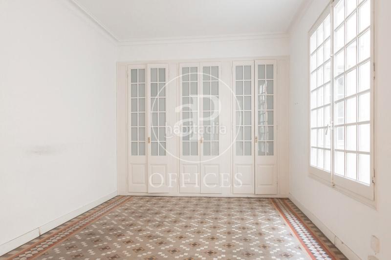 Foto bfa4b325-c1af-4c3a-93ff-ef335c8ea7e4. Rent office space with heating in Gòtic Barcelona