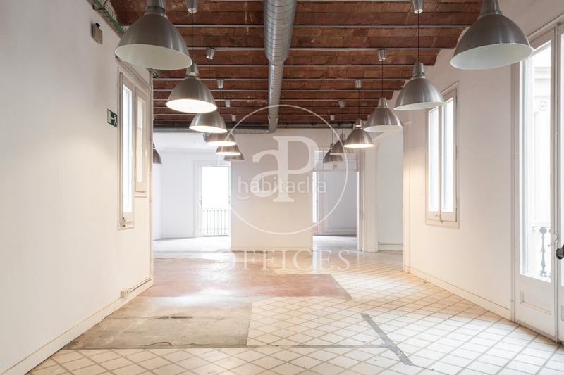 Foto ec7efe77-581f-4b7f-a6d8-4123416b2ef8. Rent office space with heating in Gòtic Barcelona