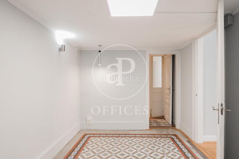 Foto 24faf0ca-8234-44ed-b48a-b8a20e66e112. Rent office space with heating in Dreta de l´Eixample Barcelona