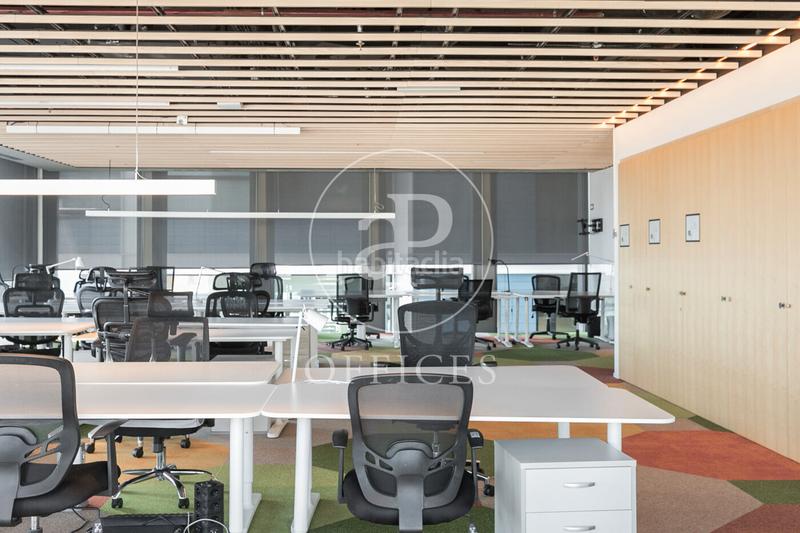 Foto 24fc3032-e15c-4de1-9ec3-a7db03816d75. Lloguer oficina amb calefacció a El Parc i la Llacuna del Poblenou Barcelona