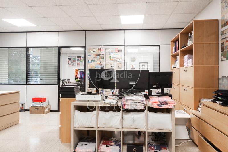 Foto 58d842e2-a6b3-436d-869e-6fe7875165c7. Oficina  en venta en passeig joan de borbó en Barcelona