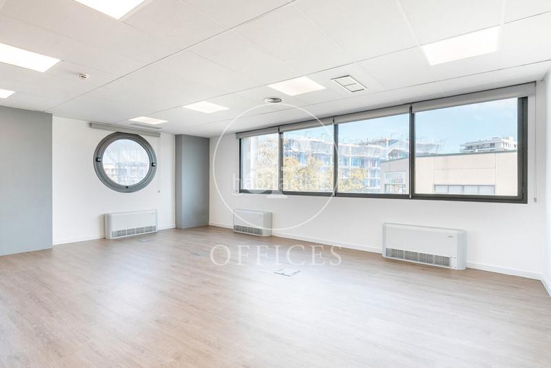 Foto f3d02e15-fefa-432a-9f3c-9a03bedfbf6c. Alquiler oficina  en alquiler en zona franca en Barcelona