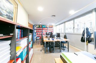 Miete Büro  Carrer d'enric granados. Oficina en alquiler en calle enric granados