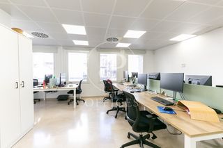 Miete Büro  C/ d'entença. Oficina en alquiler en entença