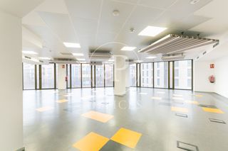 Miete Büro  Carrer d'aragó. Oficina en alquiler en calle aragó