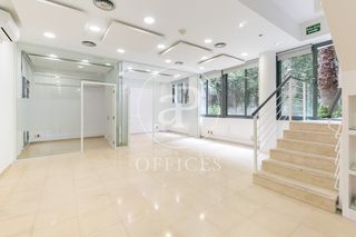 Rent Office space  Ronda de la univ.. Oficina con terraza en alquiler en ronda universitat