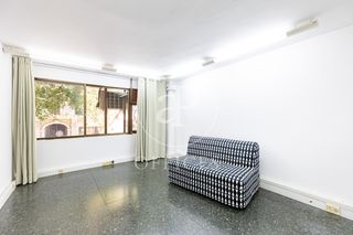 Büro  Carrer del comte borrell. Oficina en venta a pasos de aragó