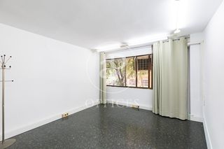 Office space  Carrer del comte borrell. Oficina en venta a pasos de aragó