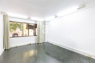 Bureau  Carrer del comte borrell. Oficina en venta a pasos de aragó