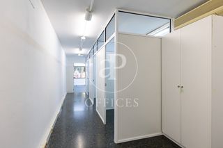 Office space  Carrer del comte borrell. Oficina en venta a pasos de aragó