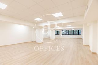 Oficina  Travessera de les corts. Oficina en venta en les corts