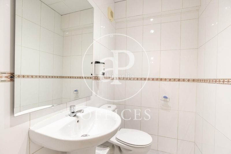 Foto e2653f4d-e498-4cdf-bc90-280046b3dae9. Ufficio con riscaldamento in Barri de les Corts Barcelona