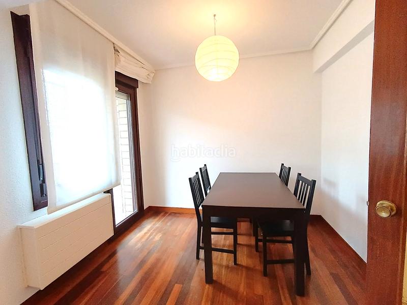 Foto 4536feea-d5a7-428c-84c1-ef75e450bec4. Piso zona centro en Sopela