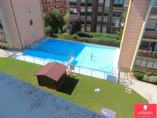 Pis a Sopelana. Urbanización privada