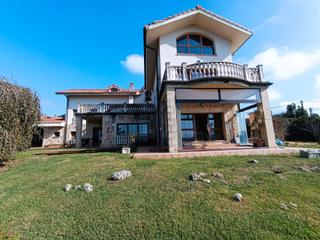 Chalet in Barrika. A 5 minutos andando al metro y hospital de urduliz