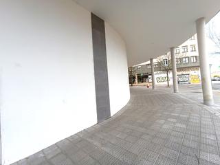Lloguer Local Comercial  Calle atzeragaine. Local céntrico