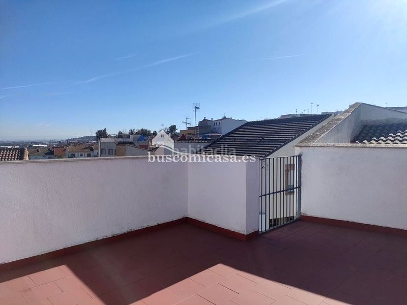 Foto a216d4c7-879c-46ba-82b9-e0db7cc4d349. Casa amb aparcament a Mengíbar