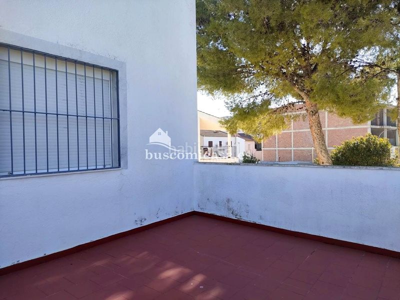 Foto a8290fd0-19d3-49d7-8025-2916b58f2080. Casa amb aparcament a Mengíbar