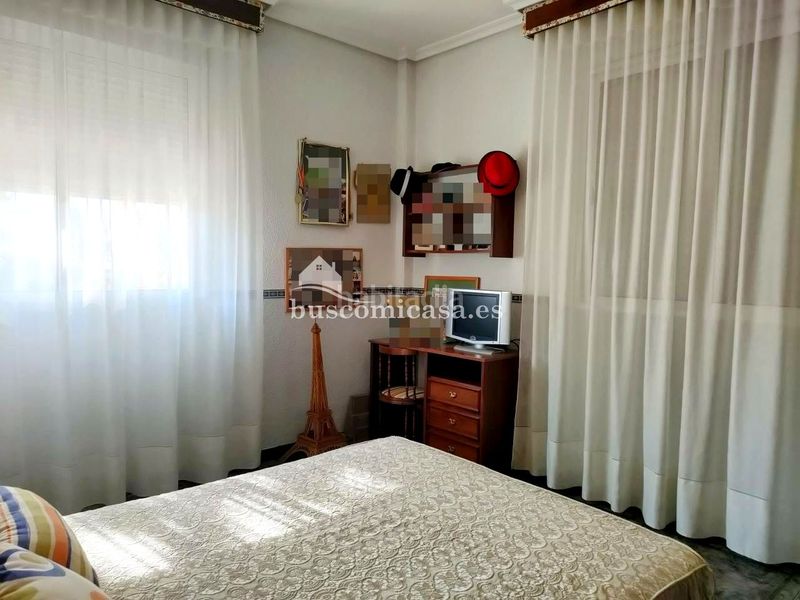 Foto b53a5823-3101-49d3-8af2-f2aeff5b654a. Casa amb aparcament a Mengíbar