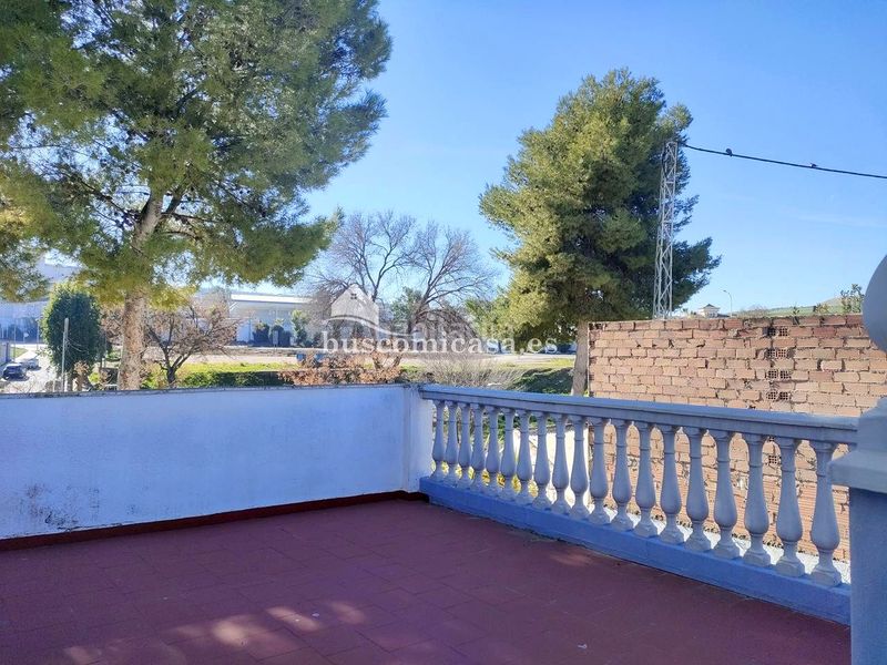 Foto b8037157-239d-4423-a532-3f781fbb5e28. Casa amb aparcament a Mengíbar